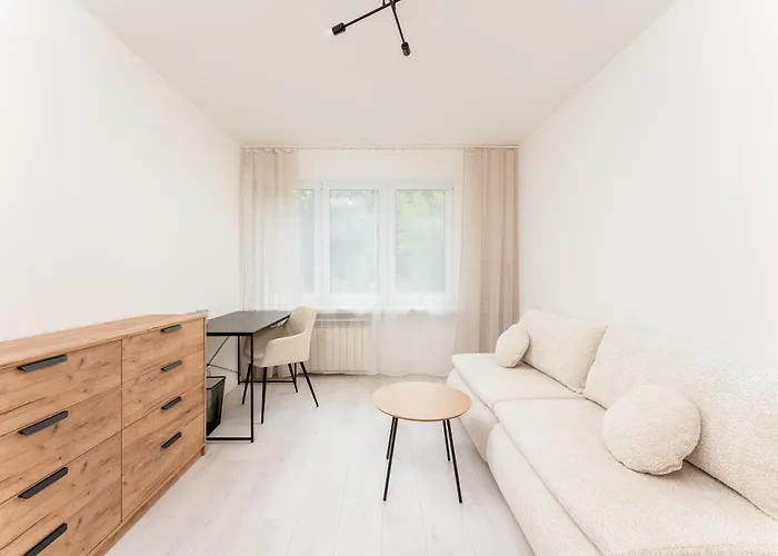 Slomiana Cozy Apartment By Bookinghost